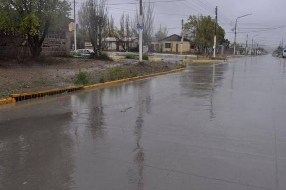 La lluvia dej� calles anegadas, pese a que funcionaron los pluviales