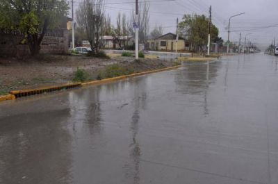 La lluvia dej� calles anegadas, pese a que funcionaron los pluviales