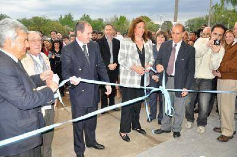 Torroba inaugur� la Casa de la Historia y la Cultura