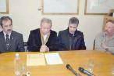 Peralta destac� el esfuerzo de los productores de Santa Cruz