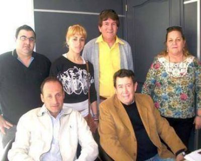 Alasino visit� La Calle junto a sus candidatos