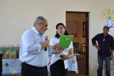El gobernador anunci� importantes obras para la Escuela 240 del Paraje Perich�n