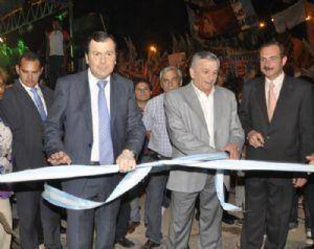 Zamora habilit� plazas y anunci� obras