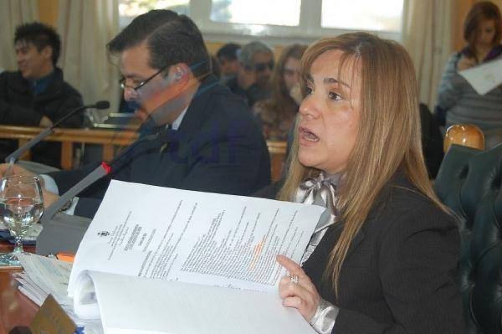 �No se puede cargar a los municipios las malas administraciones provinciales�, dijo Boyadji�n