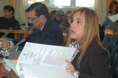 �No se puede cargar a los municipios las malas administraciones provinciales�, dijo Boyadji�n