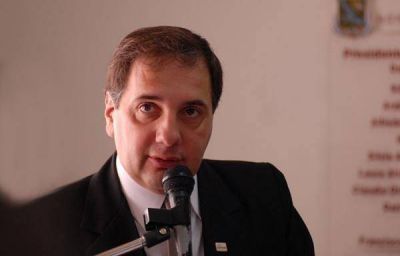 Casc�n no firmar� pases a planta permanente de municipales