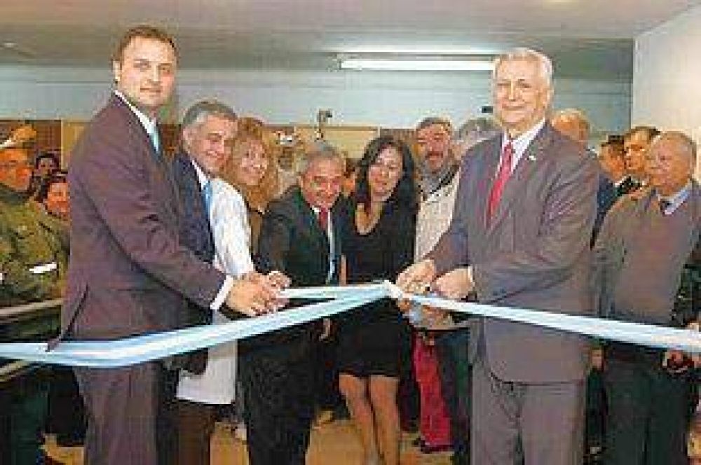 Ivoskus inaugur� la internaci�n del nuevo Hospital Thompson