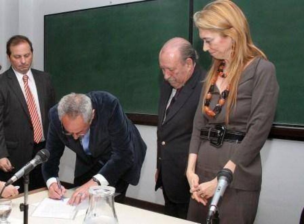 Amieiro y D�bora Giorgi presentaron el proyecto del parque industrial y tecnol�gico de San Fernando 