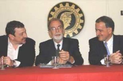 Gonz�lez Fraga acompa�� a Erro en una presentaci�n de propuestas