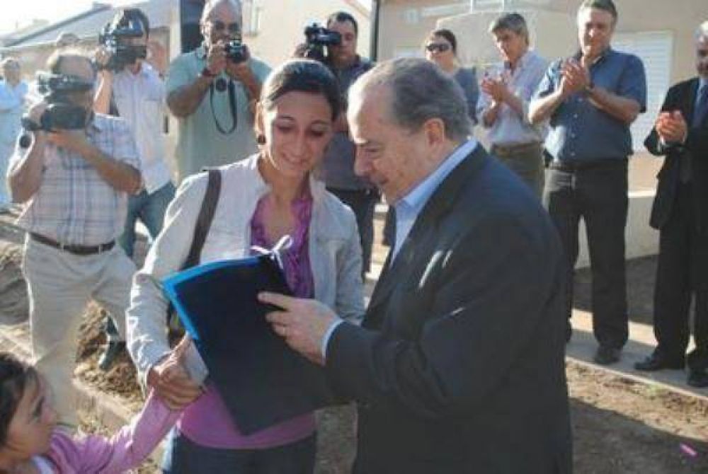 Jorge anunci� la repavimentaci�n de la ruta 1, entre Guatrach� y Macach�n