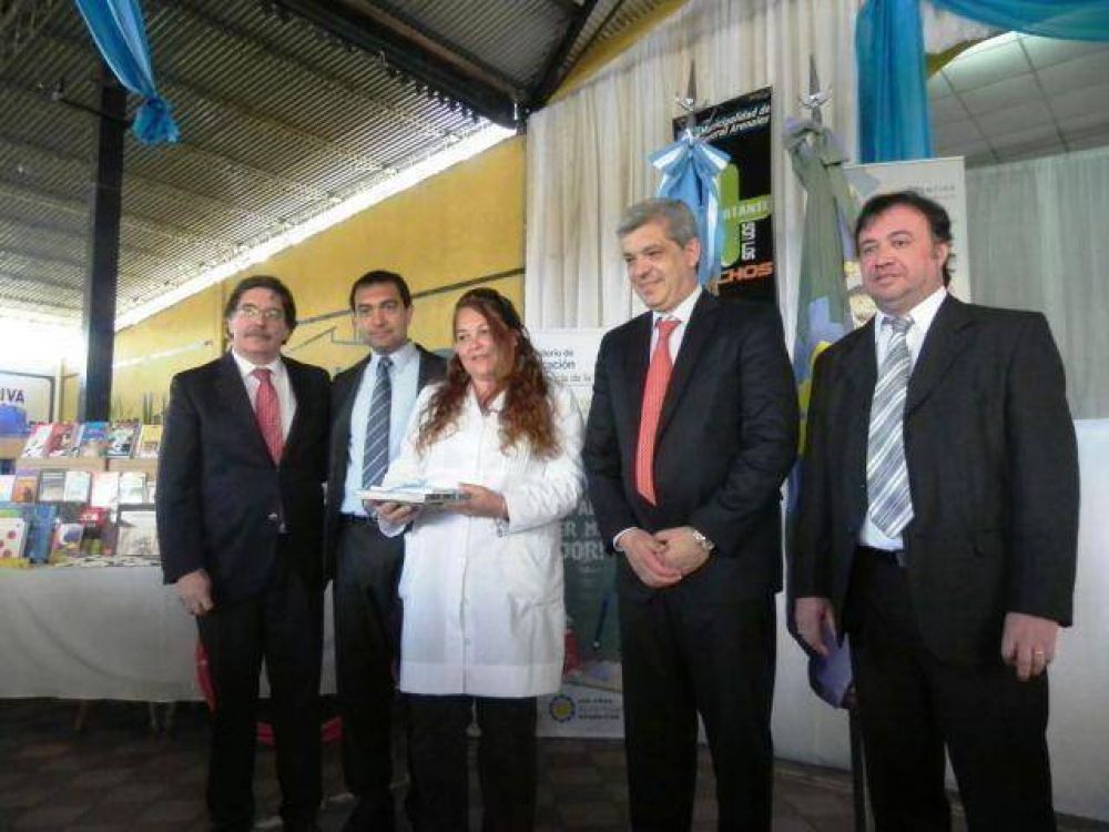 Gral. Arenales: Visita de ministros: entrega de netbooks, material did�ctico y apoyo a la producci�n