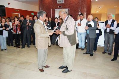 Entregaron subsidios a Cooperadoras Escolares para la adquisici�n de equipamiento tecnol�gico 