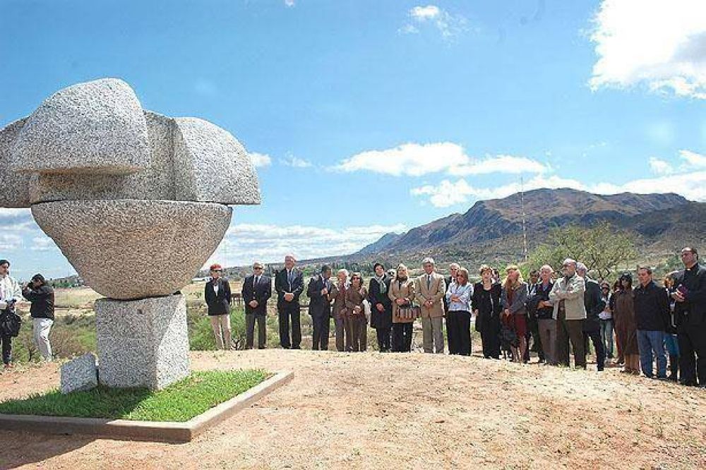 Los restos de Nicol�s Antonio Russo descansan en un monumento en Terrazas del Portezuelo 