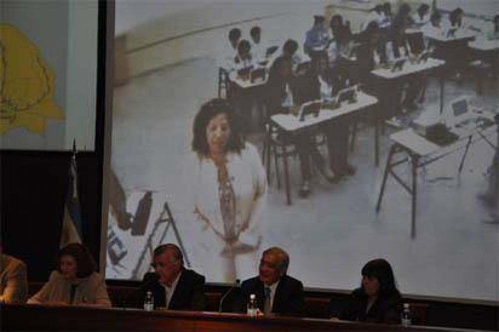 Gioja: "La conectividad en educaci�n es un salto tecnol�gico importante"