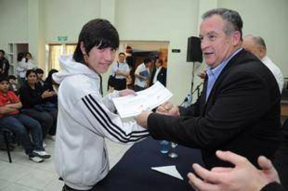 Gracias a la capacitaci�n municipal, 8.000 rawsinos saben inform�tica