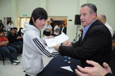 Gracias a la capacitaci�n municipal, 8.000 rawsinos saben inform�tica