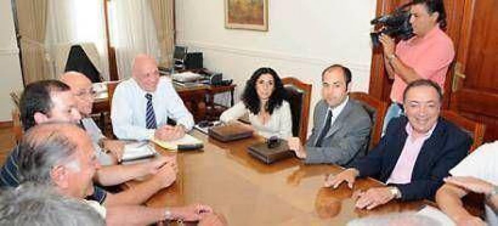 Bonfatti reconoci� que se estudiar� con el PJ un aumento de impuestos
