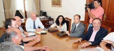 Bonfatti reconoci� que se estudiar� con el PJ un aumento de impuestos