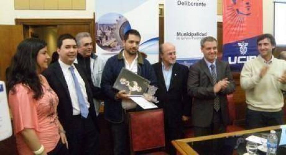 La UCIP y el Concejo Deliberante premiaron a ganadores del concurso �Aemprender Mar del Plata�