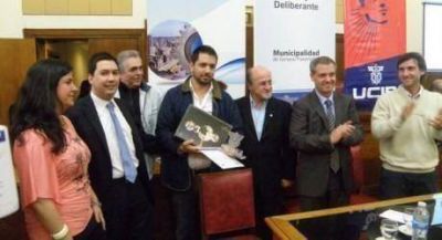 La UCIP y el Concejo Deliberante premiaron a ganadores del concurso �Aemprender Mar del Plata�