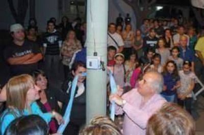 Inauguraron alumbrado p�blico en el Barrio Bardiani