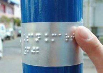  Inauguraron nuevas se�ales en Braille y entregaron men� para ciegos en restaurantes