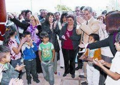  Inauguraron un hospital en una barriada de trabajadores
