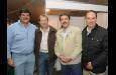 Julio Cobos se mostr� en territorios radicales con los candidatos
