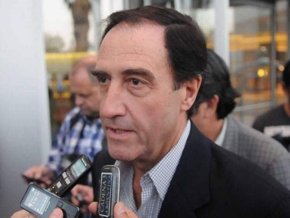 Iglesias asegur� que un gobierno suyo puede construir unas 14 mil viviendas y reclam� una devaluaci�n del d�lar