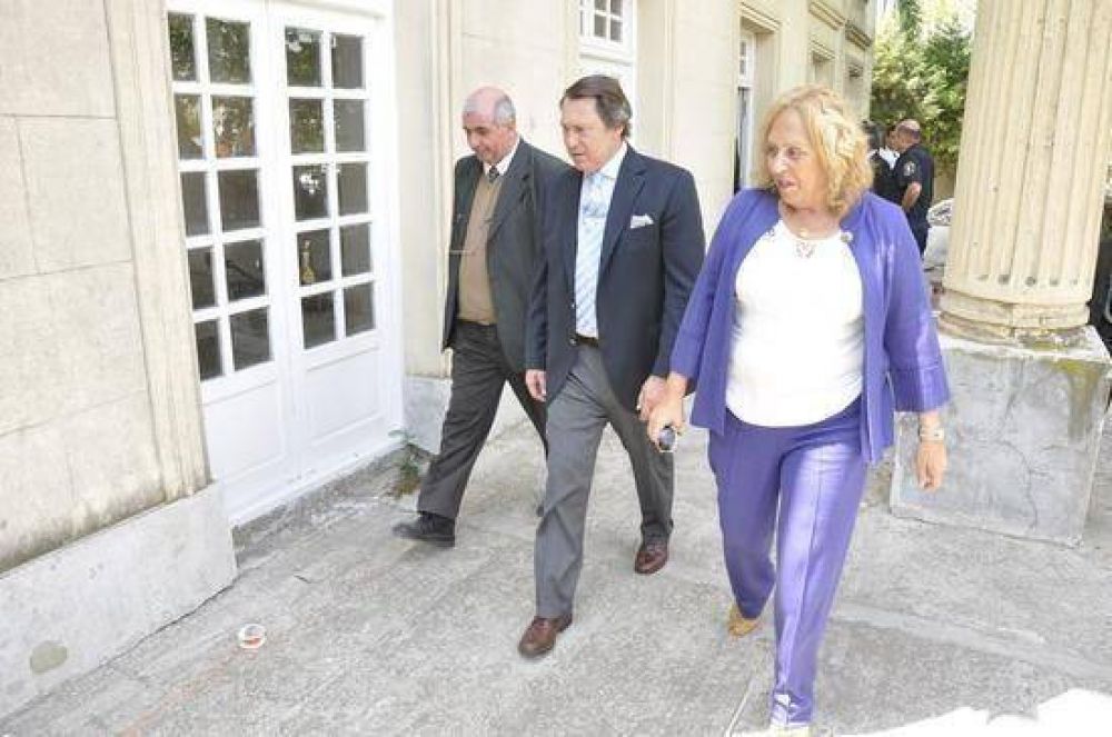 El Ministro Casal recorri� las instalaciones donde funcionar� la Polic�a Departamental