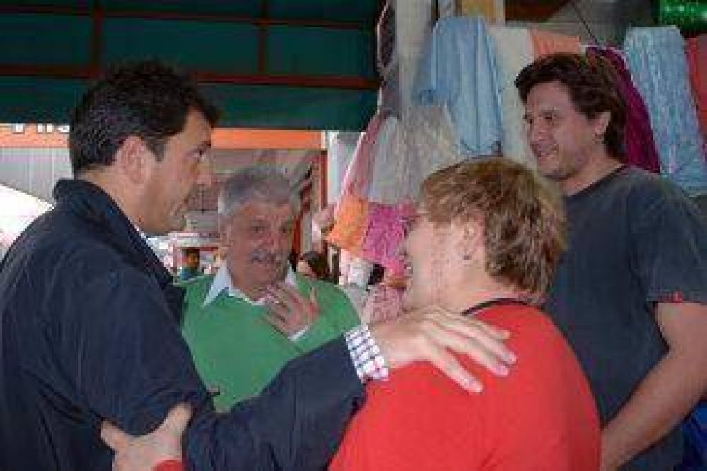 Massa y Andreotti caminaron por la avenida Avellaneda