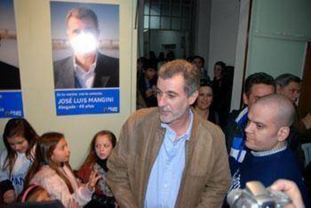 �Hay que ser claro y duro con el pan y el circo�