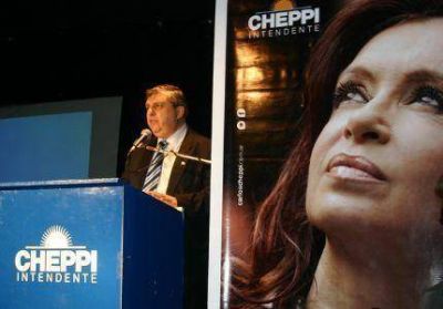 Cheppi present� su propuesta para la ciudad ante decenas de dirigentes y militantes