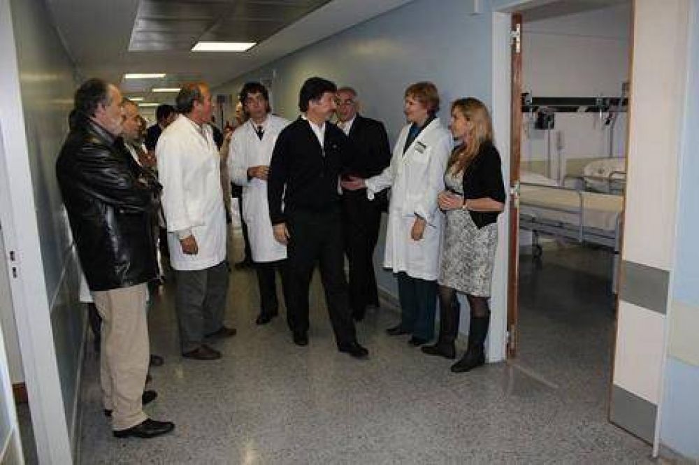 Gustavo Posse recorri� el reequipado Hospital Central