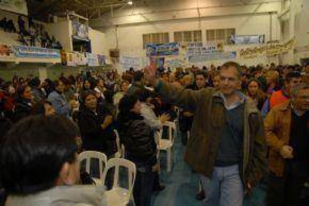  Tom� Mate: Buzzi Dio Una Clase Sobre Peronismo