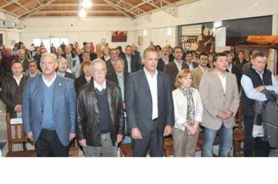 Buzzi prometi� fuerte apoyo del Estado al desarrollo de la ganader�a bovina