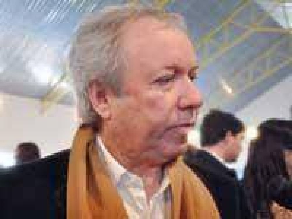 �Los funcionarios de gobierno tienen que estar a disposici�n�
