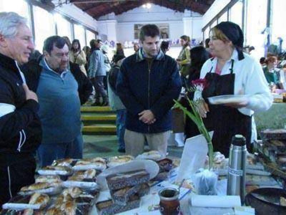La feria de emprendedores convoc� en la Plaza del Agua