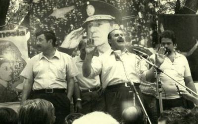 El ex gobernador Franco visit� la biblioteca Jara