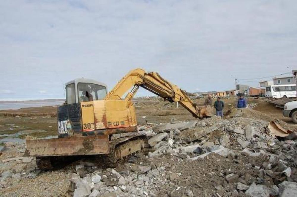 Retomaron las tareas de saneamiento ambiental de la costa del r�o Grande