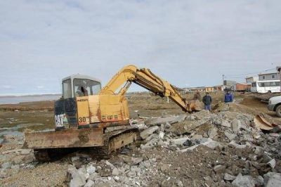 Retomaron las tareas de saneamiento ambiental de la costa del r�o Grande