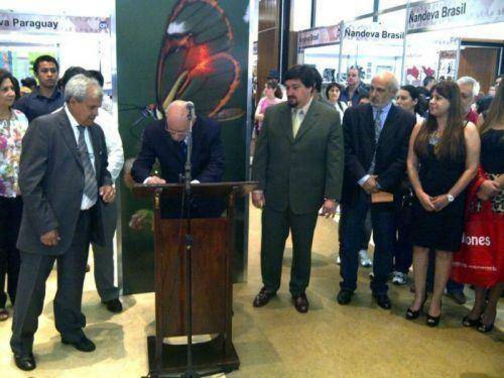 Closs visit� la feria de artesan�as del Mercosur