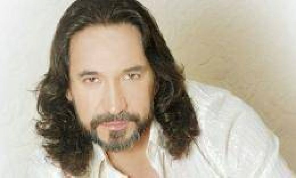 Ya est� en Posadas el cantautor mexicano Marco Antonio Sol�s 
