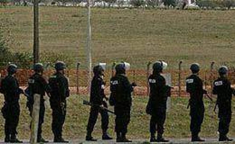 Los asamble�stas definen si cortan el puente de Col�n pese a la presencia de Gendarmer�a