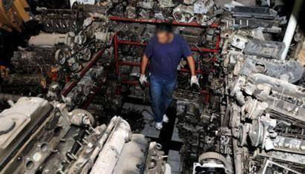 Los negocios de Don Mario y Cia: Grabado de autopartes un negocio millonario