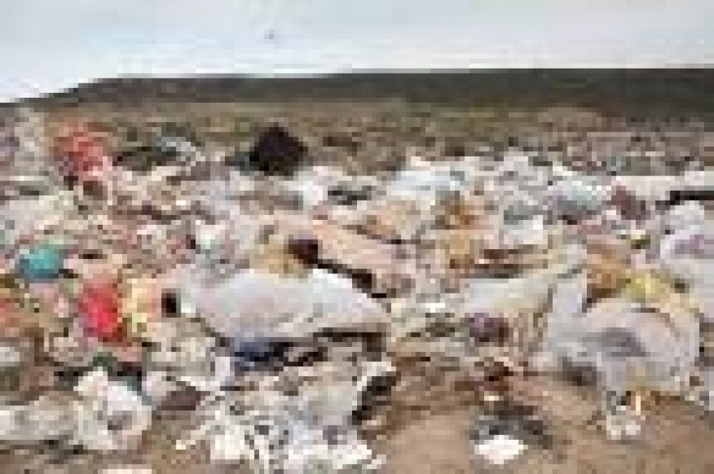 Un basural que crece y contamina