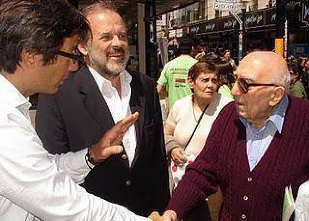 Candidato duhaldista quilme�o realiz� recorrida con Amadeo 