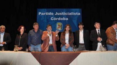 Enroque: Carbonetti a los K y Accastello cerca de De la Sota