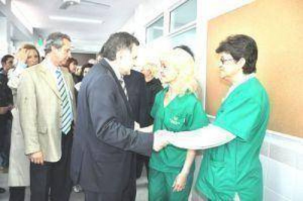 Julio Pereyra y Alejandro Collia recorrieron el Centro de Salud del barrio Presidente Per�n 