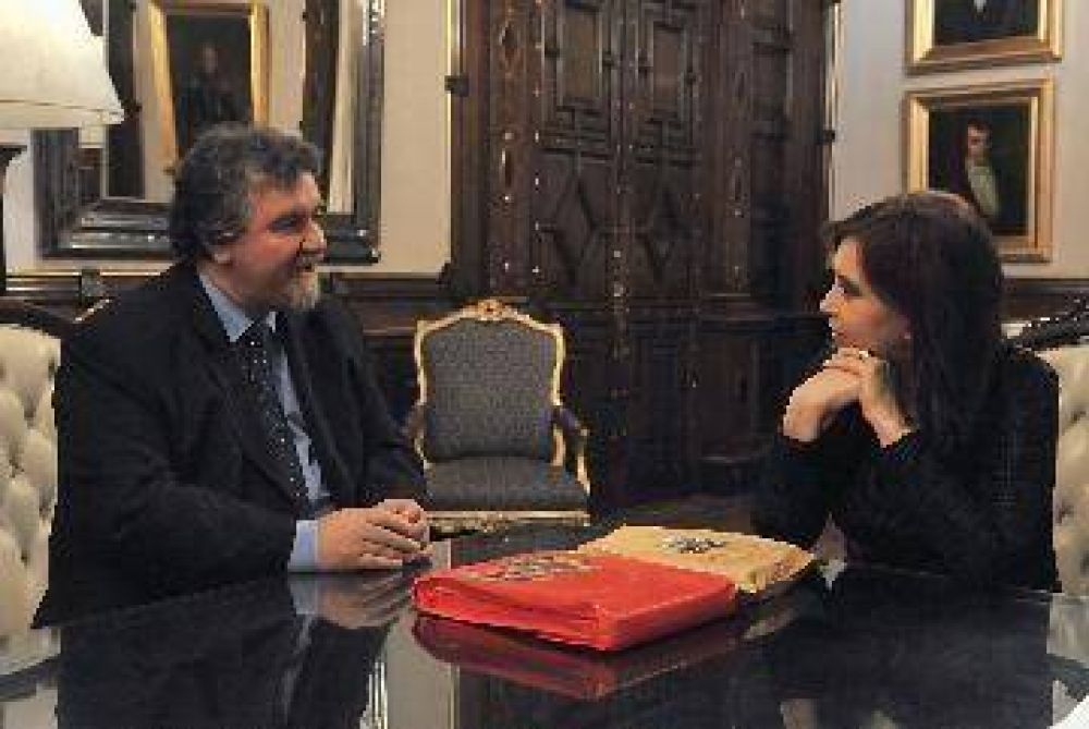 Obras y planes, promesas de CFK para que Goye largue aliviado